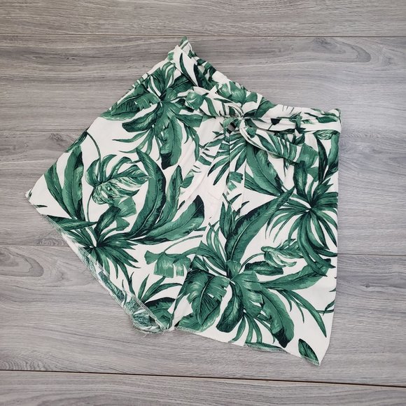 H&M Tropical Palm Print High Waist Paperbag Shorts Size 6 - Picture 9 of 10
